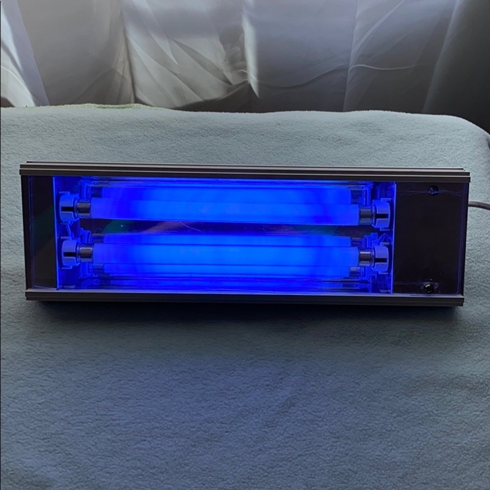 At home UV gel manicurist light